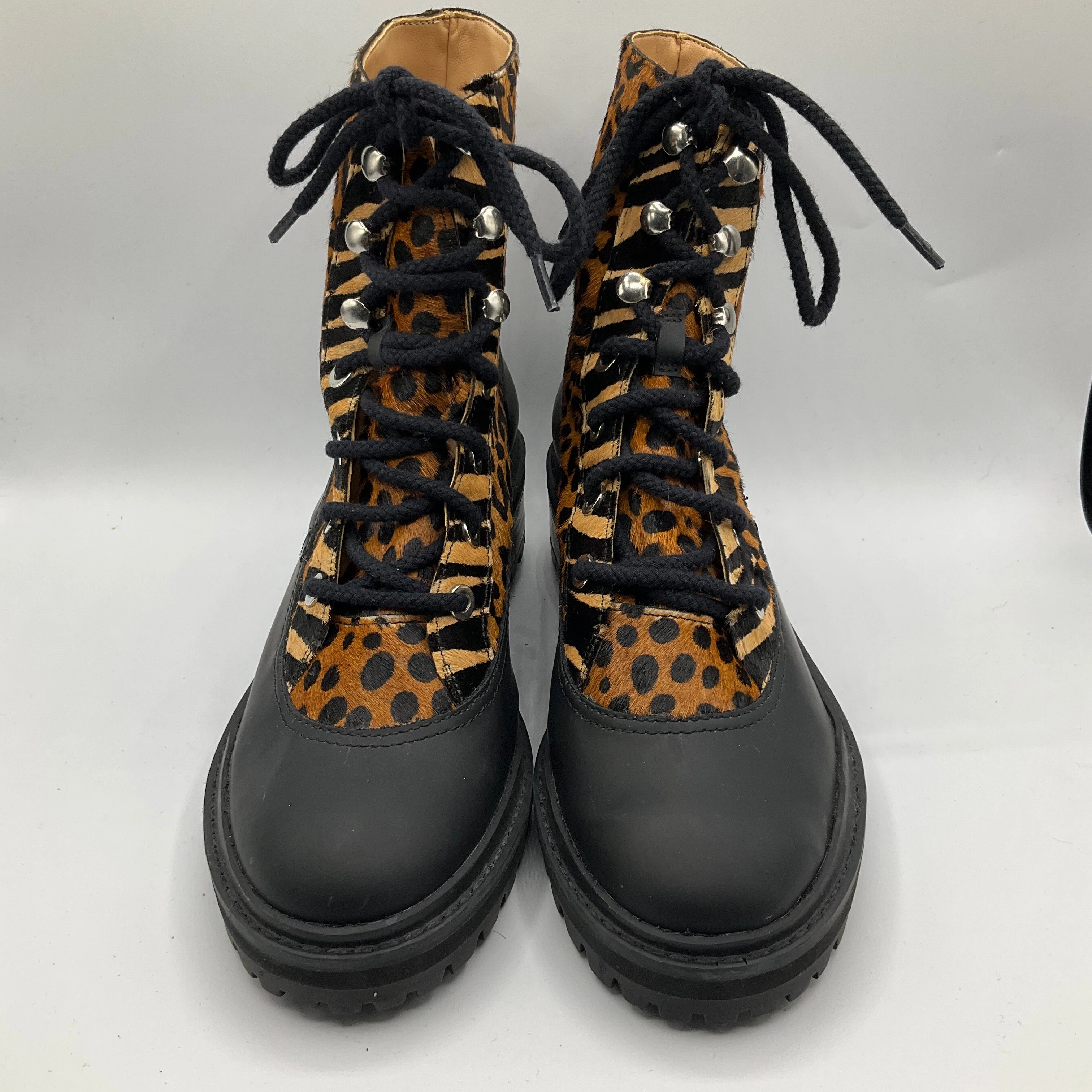 Boots Ankle Flats By Clothes Mentor In Animal Print, Size: 6.5