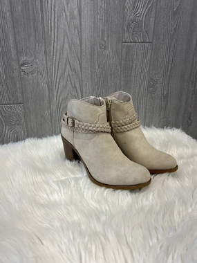 Boots Ankle Heels By Clothes Mentor In Tan, Size: 8.5
