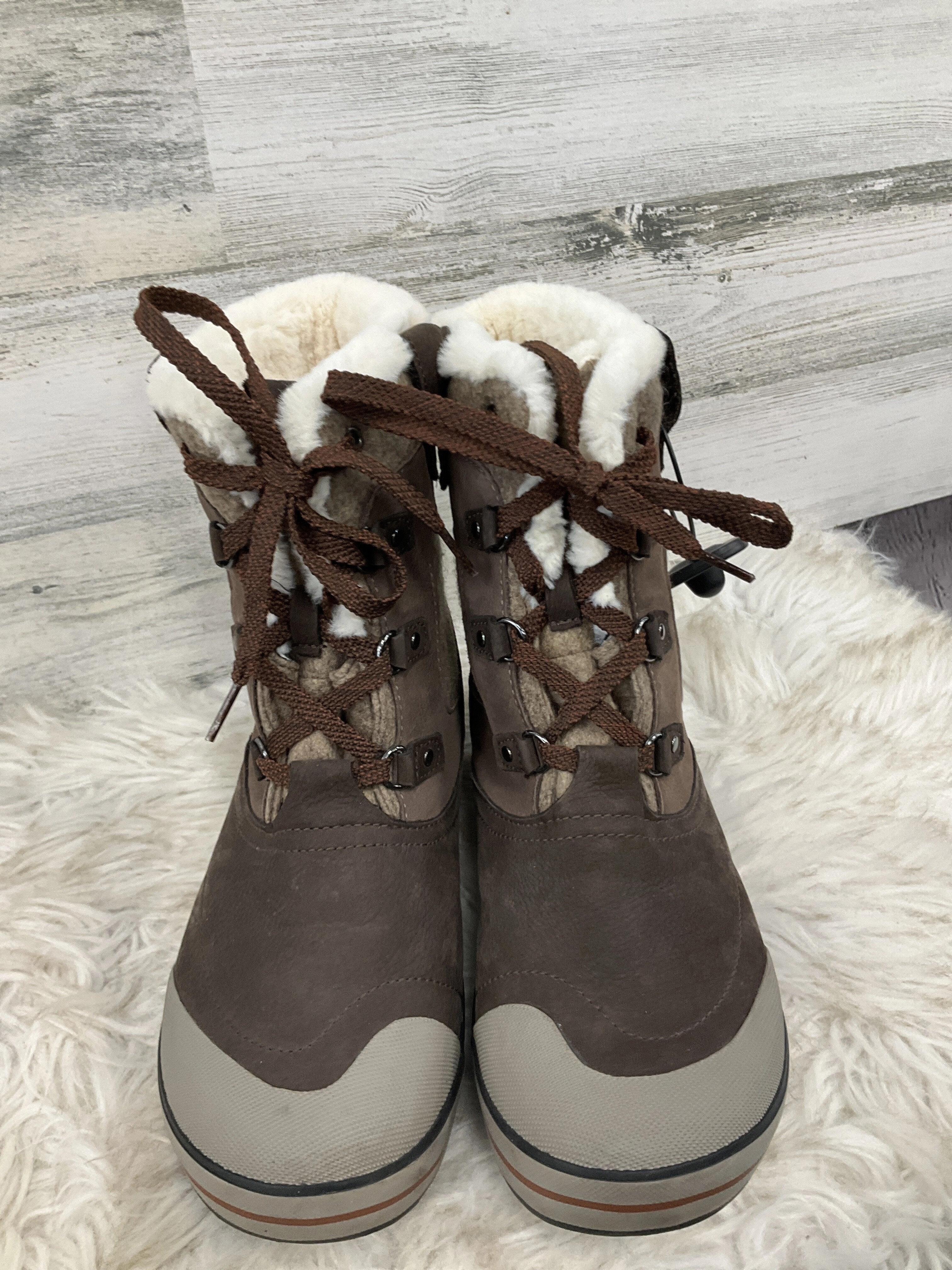 Boots Snow By Keen  Size: 8