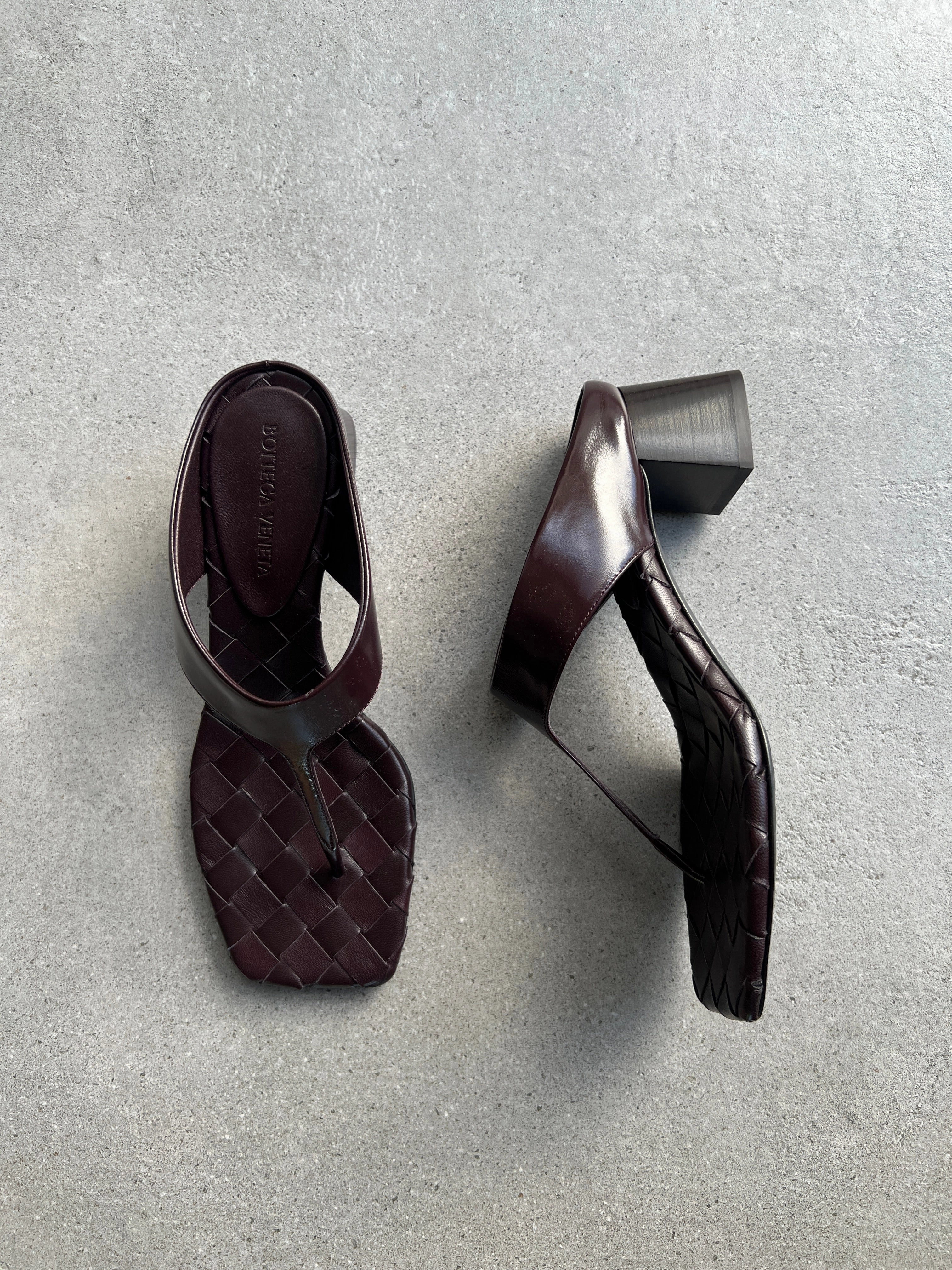 Mirella Thong Sandal 45, Dark Barolo