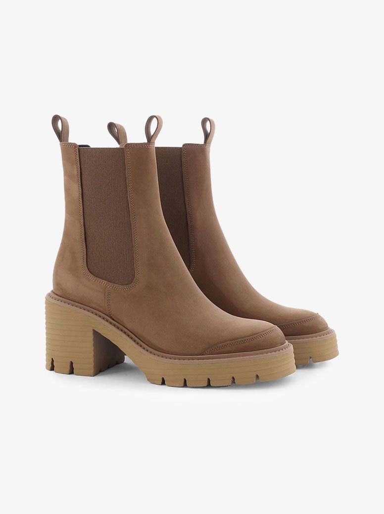 Punch tan nubuck