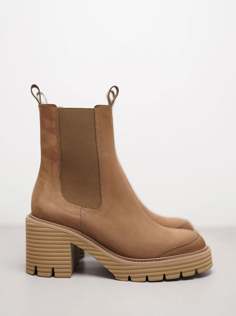Punch tan nubuck