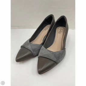Shoes Heels Kitten By Clarks In Grey, Size: 7.5